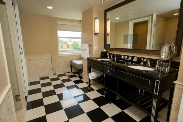 لوفت بسرير كينج، The Edgewater 4/4