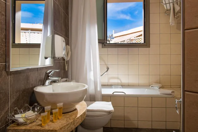 غرفة تنفيذية بسرير مزدوج بإطلالة على البحر، Marin Hotel 7/9