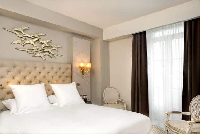 Riviera, Suite, King Bed, Full Sea View، GRAND HOTEL DES SABLETTES PLAGE, CURIO COLLECTION BY HILTON 1/5
