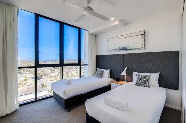 2 Bedrooms, Apartment, King and Twin Beds, Ocean Front، Iconic Kirra Beach Resort 2/10