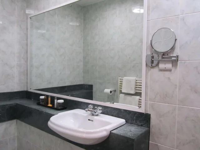 غرفة عائلية بسرير مزدوج وسريرين منفصلين، Windmill Village Hotel, Golf Club Spa, BWSC 8/9