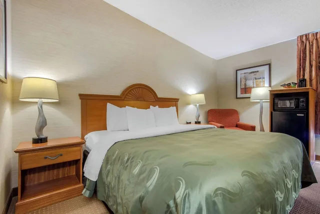 غرفة بسرير كينج لذوي الإعاقة، Quality Inn & Suites Mansfield 3/7