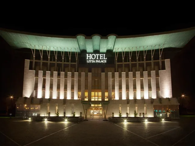 غرفة كلاسيكية كبيرة بسرير فردي، Litta Palace 1/1