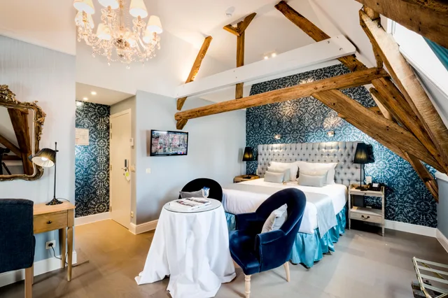 جناح جونيور تنفيذي، Hotel de Castillion 1/1