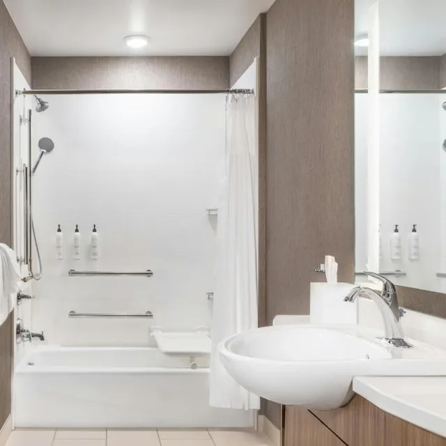 جناح بسريرين كوين مع سرير سحّاب إضافي مع أريكة لذوي الإعاقة، SpringHill Suites by Marriott Holland 4/5