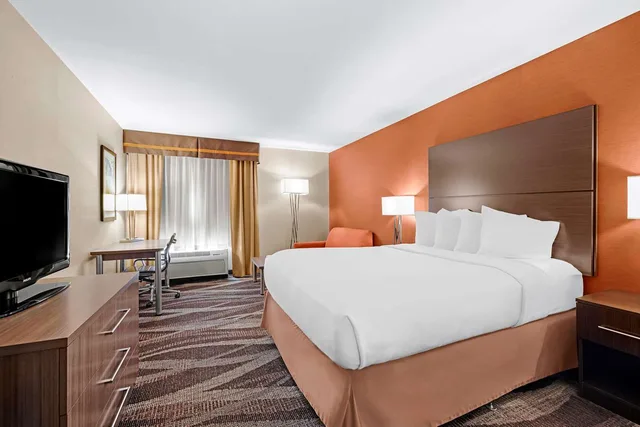غرفة بسرير كوين مع أريكة لذوي الإعاقة، Best Western Maple City Inn 2/4