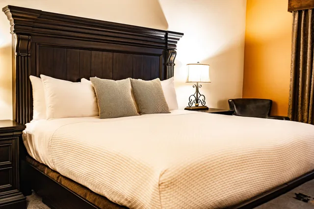 غرفة غراند بسرير كينج، Elk Country Inn 3/4