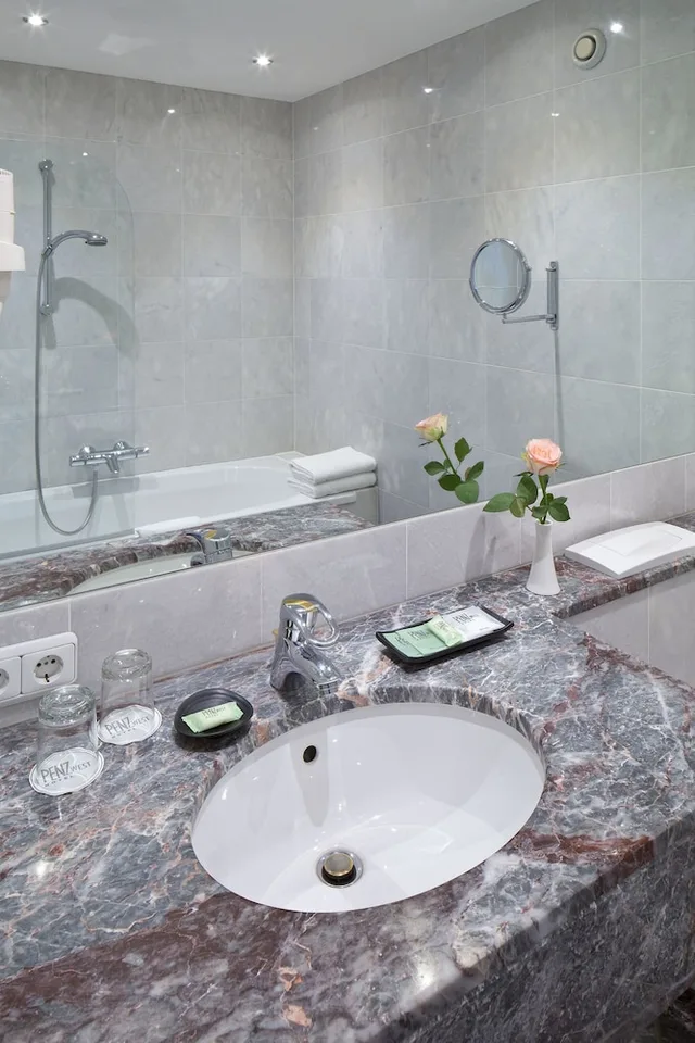 غرفة بزنس مفردة بسرير كوين، Penz Hotel West 3/4