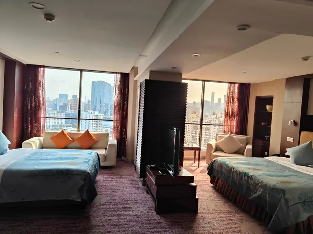 جناح عائلي بسرير كوين، Guangdong Hotel Zhuhai Ex Guangdong Regency 1/2