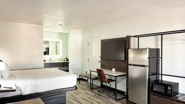1 King Bed - Suite, Nsmk, Sofa Bed, Micfridge، Studio6 Suites Richland, MS / Jackson 4/7