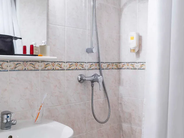 استوديو، Adagio Access Nice Garibaldi 6/6