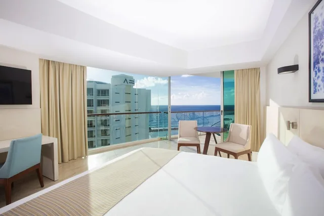 Altitude, Suite, King Bed, Partial View, Corner، Altitude By Krystal Grand Punta Cancun All Inclusive 5/10