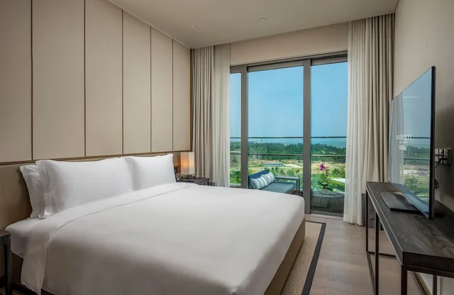 غرفة بسرير كينج وسرير كوين وسرير فردي بغرفتي نوم، Hoiana Residences 1/4