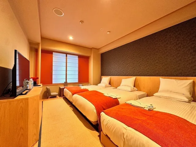 غرفة يابانية ثلاثية بثلاثة أسرّة في الملحق، Rose Garden Hotel Shinjuku 1/1