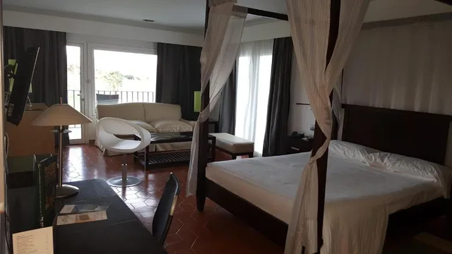 Superior, Double Bed, Parador Malaga Golf 2/3