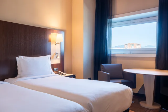 غرفة كومفورت بسريرين منفصلين، Leonardo Royal Hotel Barcelona Forum 2/3