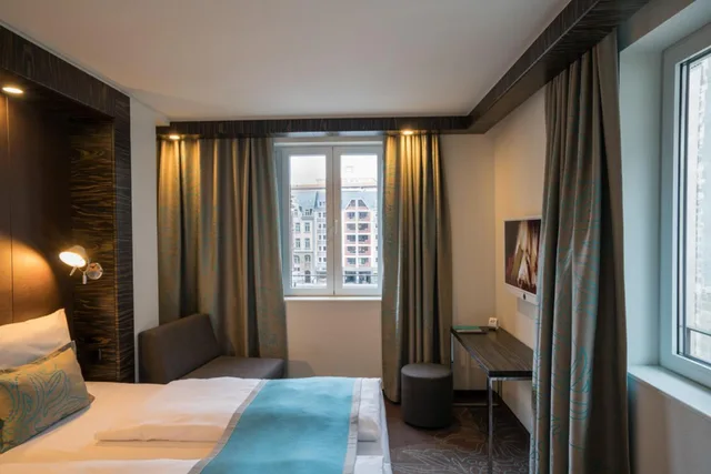غرفة قياسية بسرير كينج، Hotel Motel One Leipzig-Nikolaikirche 7/9