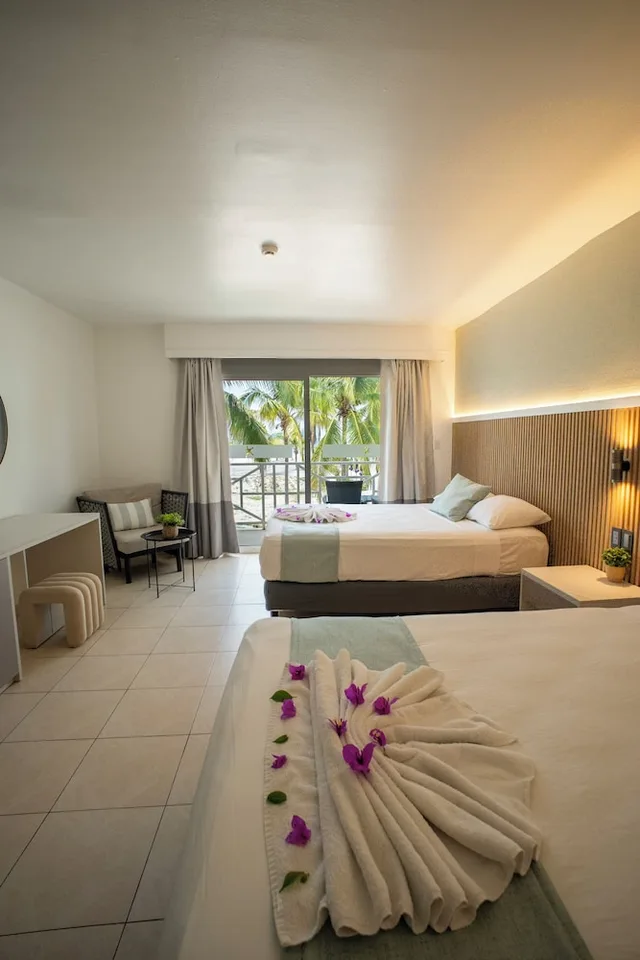 Deluxe, King Bed, Ocean View, Balcony, Playa Blanca Beach Resort - All Inclusive 2/4