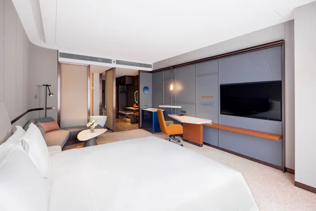 غرفة قياسية بسرير كينج، Crowne Plaza Qingdao Jinshui 2/3