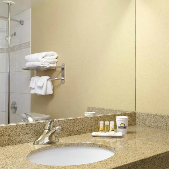 Room, King Bed, Queen Bed, Accessible, Days Inn by Wyndham Calgary South 8/8