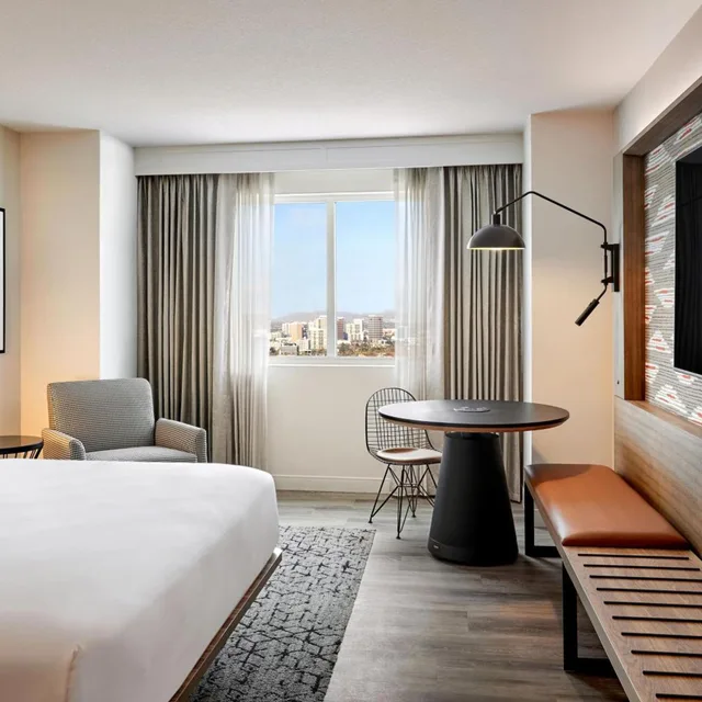 Executive, Suite, City View, Club Floor، Sheraton Phoenix Downtown 1/2