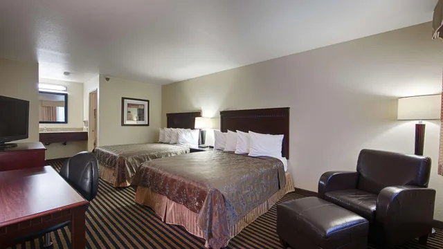 غرفة بسريرين مزدوجين، Best Western Marina State Beach 6/9