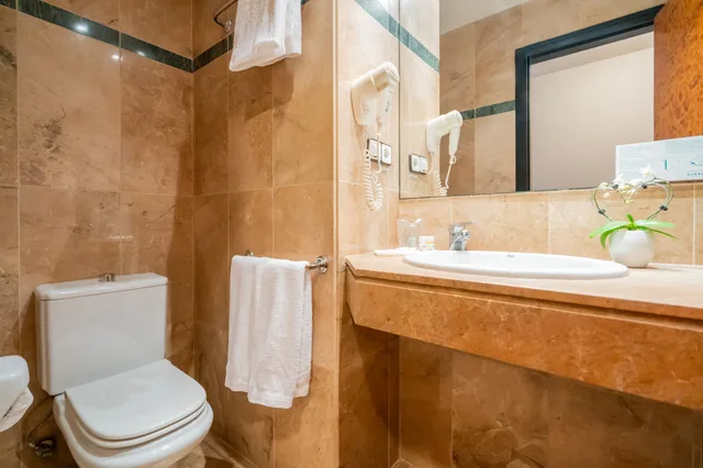 غرفة مفردة، Glories Hotel 5/16