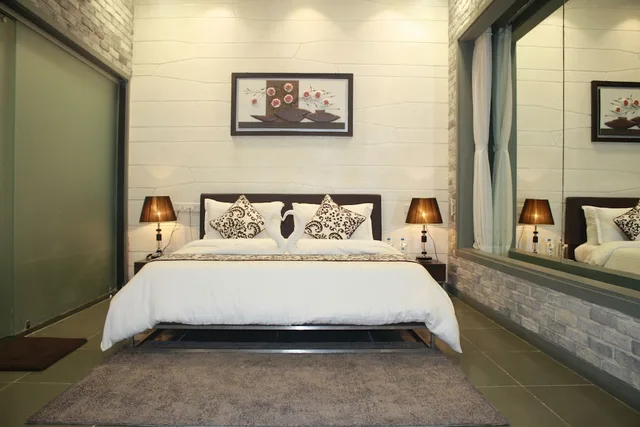 Executive, King Bed, Tribecca Select 2/9