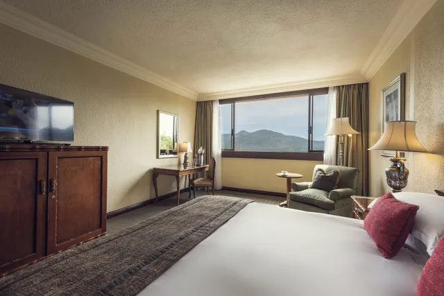Luxury Twin Room, The Cascades Hotel At Sun City Resort 3/6