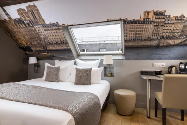 Superior, Double Bed, Hotel Theoreme 9/10