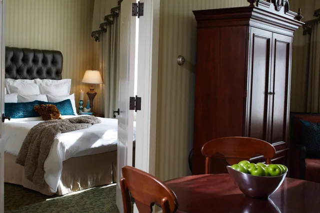جناح كبير بسرير كينج، The Depot Renaissance Minneapolis Hotel 1/5