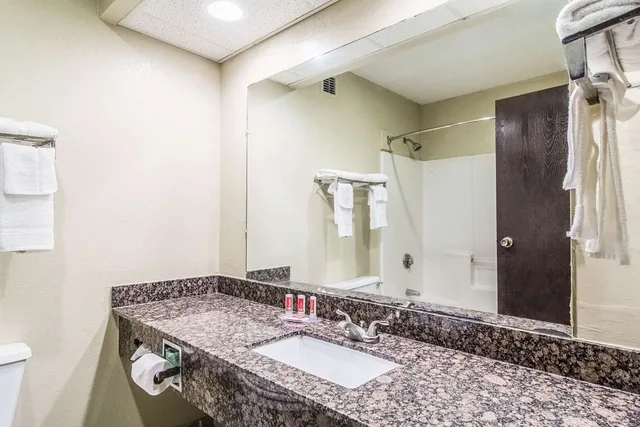 غرفة بسريرين مزدوجين، Econo Lodge Darien GA 4/4
