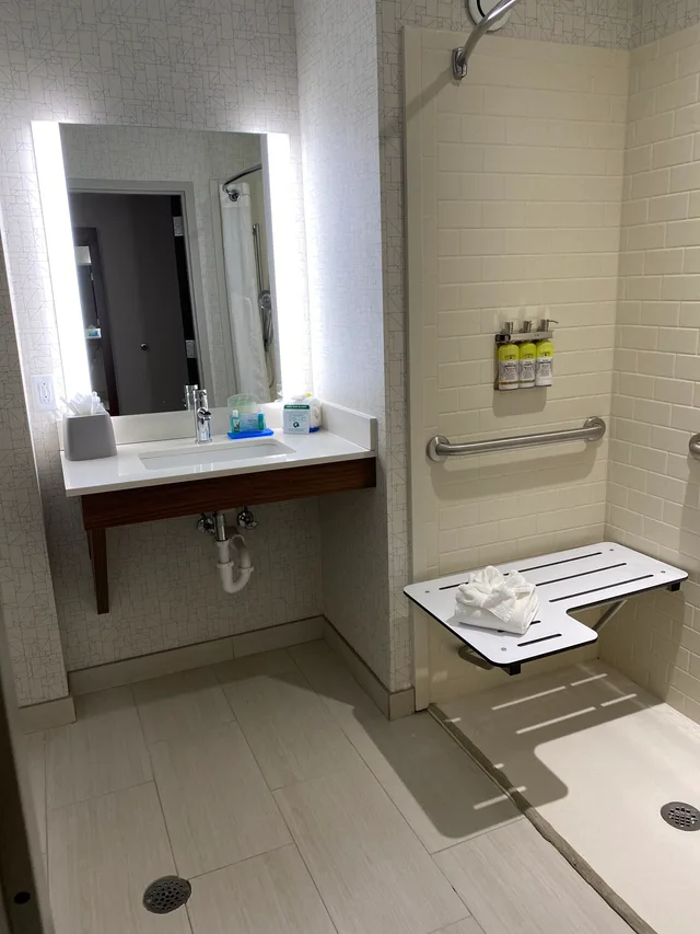 Room, King Bed, Accessible, Holiday Inn Express Columbia 2/2