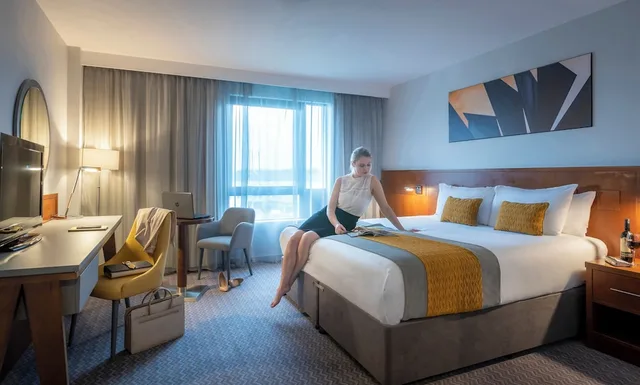 Junior Suite, Double Bed, Sofa, Maldron Hotel Sandy Road Galway (ex. Pillo Hotel Galway) 1/2