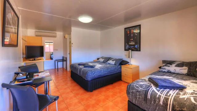 غرفة بسرير كوين وسرير فردي، Best Western Halls Creek Motel 1/1