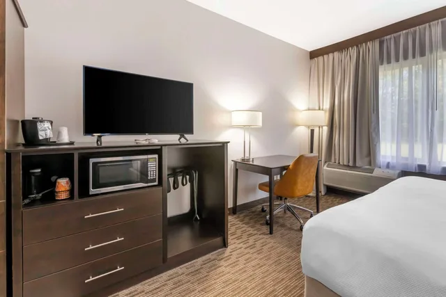جناح بسريرين كوين، Comfort Inn & Suites New Lisbon 3/5