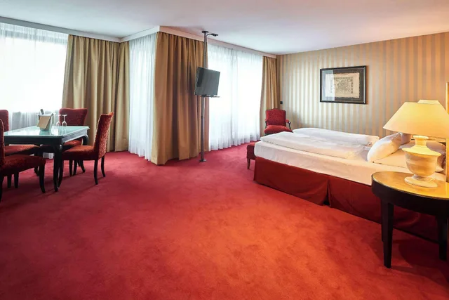 Suite, Multiple Beds, Living Area, Balcony، Best Western Hotel Hamburg International 1/5