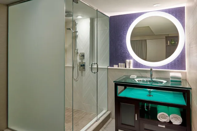 جناح تنفيذي بسرير كينج، Fairfield by Marriott Montreal Downtown 3/3