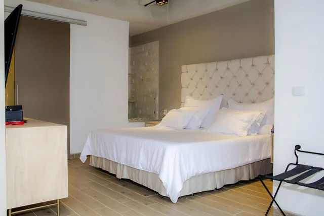 جناح ديلوكس، Country International Hotel 1/3