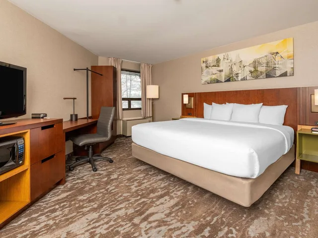 غرفة بسرير كينج، Comfort Inn West Kanata 1/6