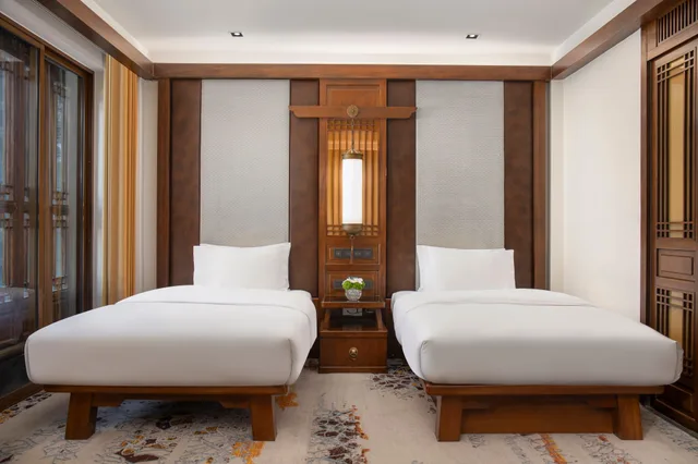 غرفة كلاسيكية بسرير فردي بإطلالة على الحديقة، INTERCONTINENTAL LIJIANG ANCIENT TOWN RESORT 1/2