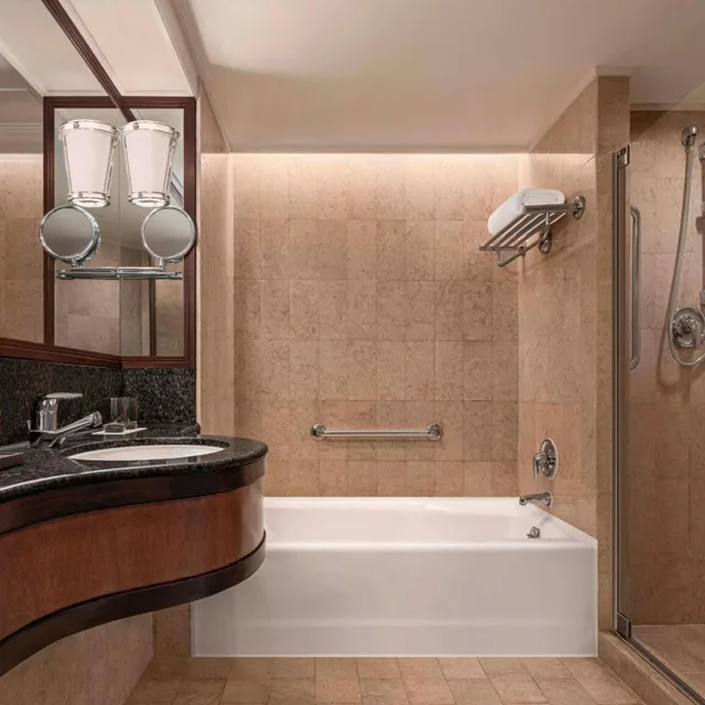 غرفة تنفيذية تنفيذية كبيرة بسريرين مزدوجين مع دخول الصالة، Jw Marriott Hong Kong Hotel 2/2