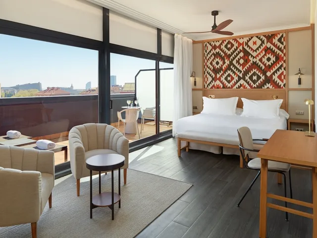 جناح جونيور بشرفة مفردة بسرير مزدوج، H10 Marina Barcelona 1/3
