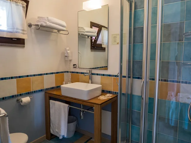 غرفة رباعية بسرير كوين وسرير بطابقين، Hotel Cala Reale 7/7