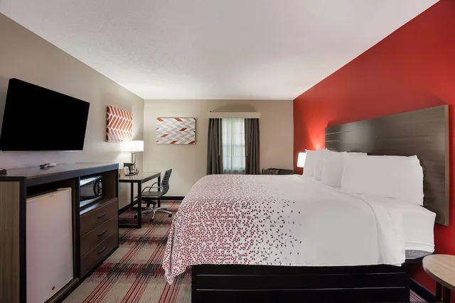 غرفة قياسية بسرير كينج، Surestay Hotel By Best Western Higginsville 1/4