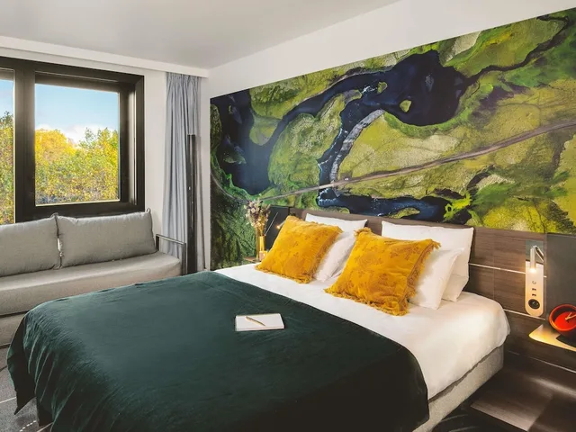 غرفة تنفيذية بسرير كوين مع أريكة، Novotel Paris Porte Versailles Hotel 1/5