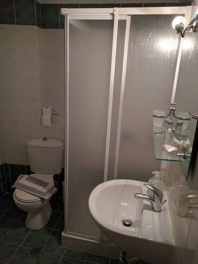 غرفة قياسية بسريرين منفصلين، Sea Breeze Hotel 2/2