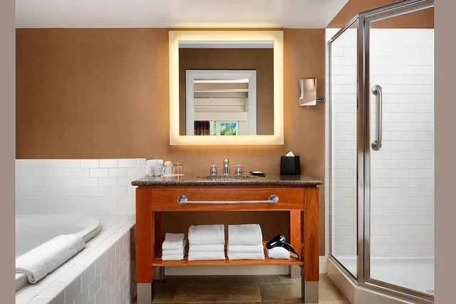 1 Bedroom, Suite, Resort View, Corner، Westin Bear Mountain Golf Resort And Spa 2/2