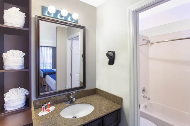Deluxe, 2 Queen Beds, Grand Hotel Orlando At Universal Blvd 2/2