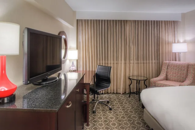 Standard, Single, Queen Bed, The Brookhaven Atlanta Hotel 3/4